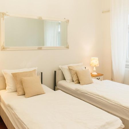 Goodlife Holiday House - Family & Friends بوزيغا المظهر الخارجي الصورة