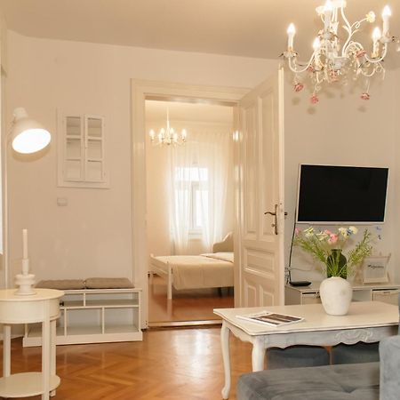 Goodlife Holiday House - Family & Friends بوزيغا المظهر الخارجي الصورة